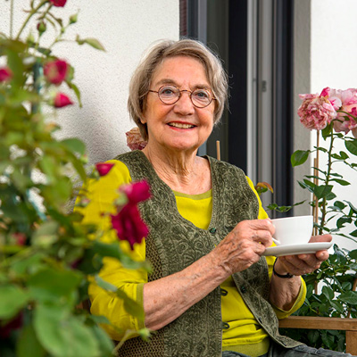 service marahrens pfingstrose trinkt Kaffee
